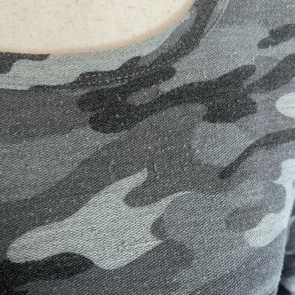 Alya Long-sleeve Camo Shift Dress - Picture 8 of 8